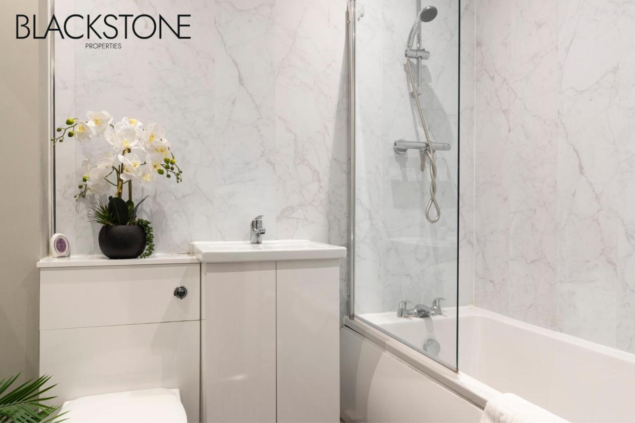 Champagne House - 4 Bed Property Plus 2 Sofa Beds By Bpne Darlington  Esterno foto