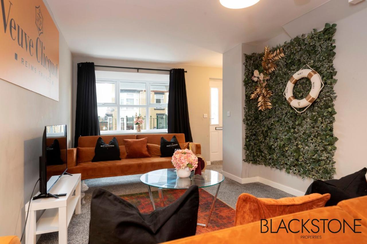 Champagne House - 4 Bed Property Plus 2 Sofa Beds By Bpne Darlington  Esterno foto