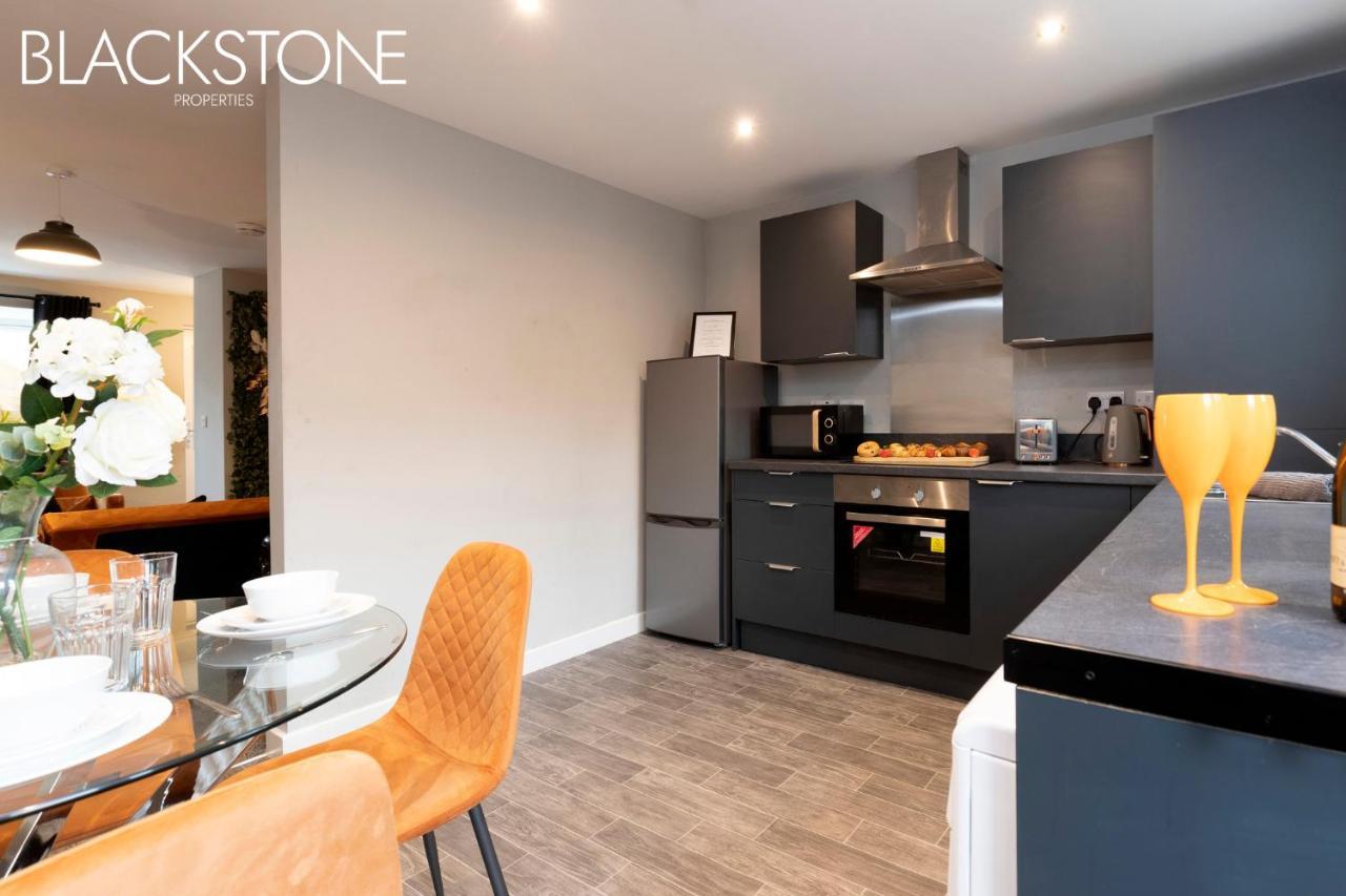 Champagne House - 4 Bed Property Plus 2 Sofa Beds By Bpne Darlington  Esterno foto