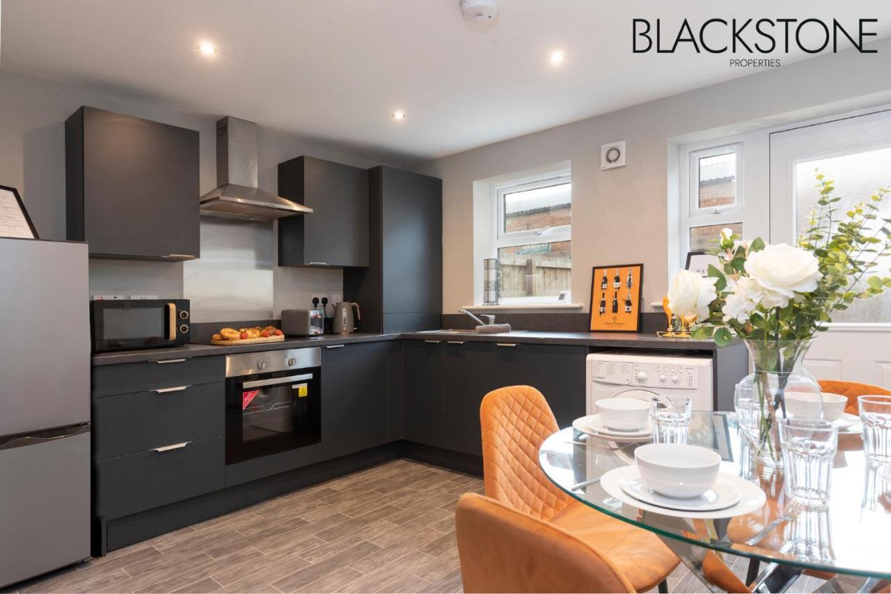 Champagne House - 4 Bed Property Plus 2 Sofa Beds By Bpne Darlington  Esterno foto